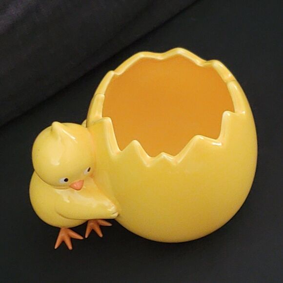 Teleflora Ceramic Cracked Egg And Baby Chicken Planter Vase Yellow Chick Hugging - Picture 10 of 14